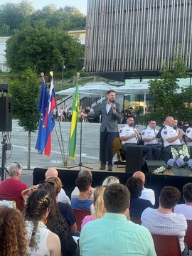 Glasbeni večer s Policijskim orkestrom in gostom Gregorjem Ravnikom